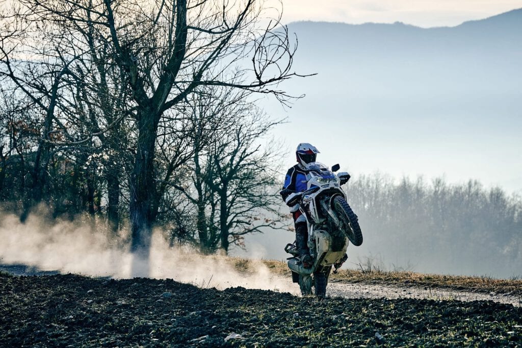 Neuer Stollenreifen für Abenteurer entwickelt 1 Der neue Stollenreifen für Adventure-Bikes Metzeler Karoo 4 ist perfekt für den Einsatz auf Adventure-Bikes und großen Enduros geeignet.