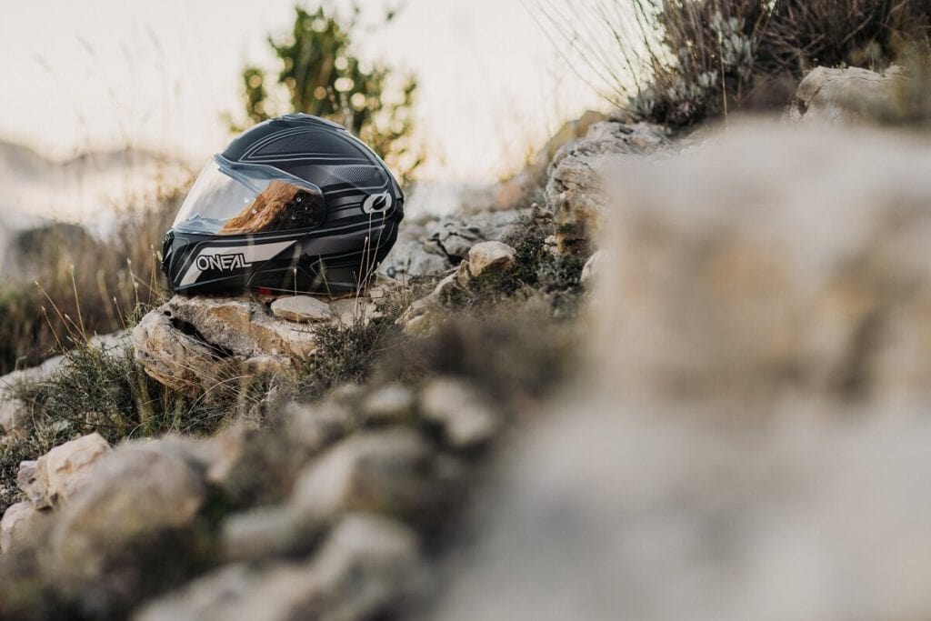 Der O'Neal M-SRS Helm für deine Touring-Ausrüstung. Highlight dieses Helmes ist der funktionelle und einfache Flip-Up Mechanismus. Klapphelm.