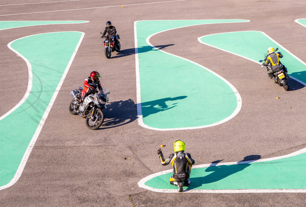 ÖAMTC Fahrtechnik sucht gemeinsam mit der HDI Versicherung 2022 zum neunten Mal nach den sichersten Motorradfahrer:innen Österreichs.